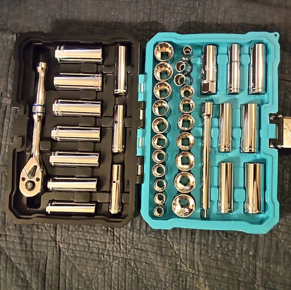 Duratech 40pc Socket/Ratchet mechanic set - Picture 1 of 6